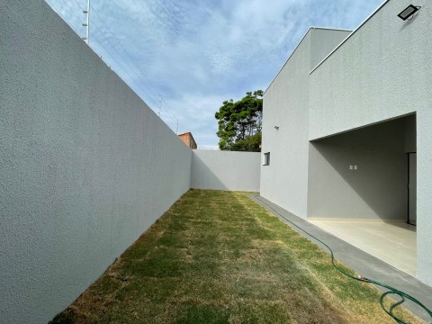 Casa 3 quartos e de alto padrão a venda em Caldas Novas no Bairro Itaguaí 2