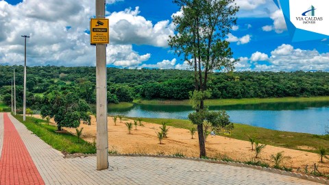 Dois Lotes lada a lado a venda no Setor Lago Sul em Caldas Novas